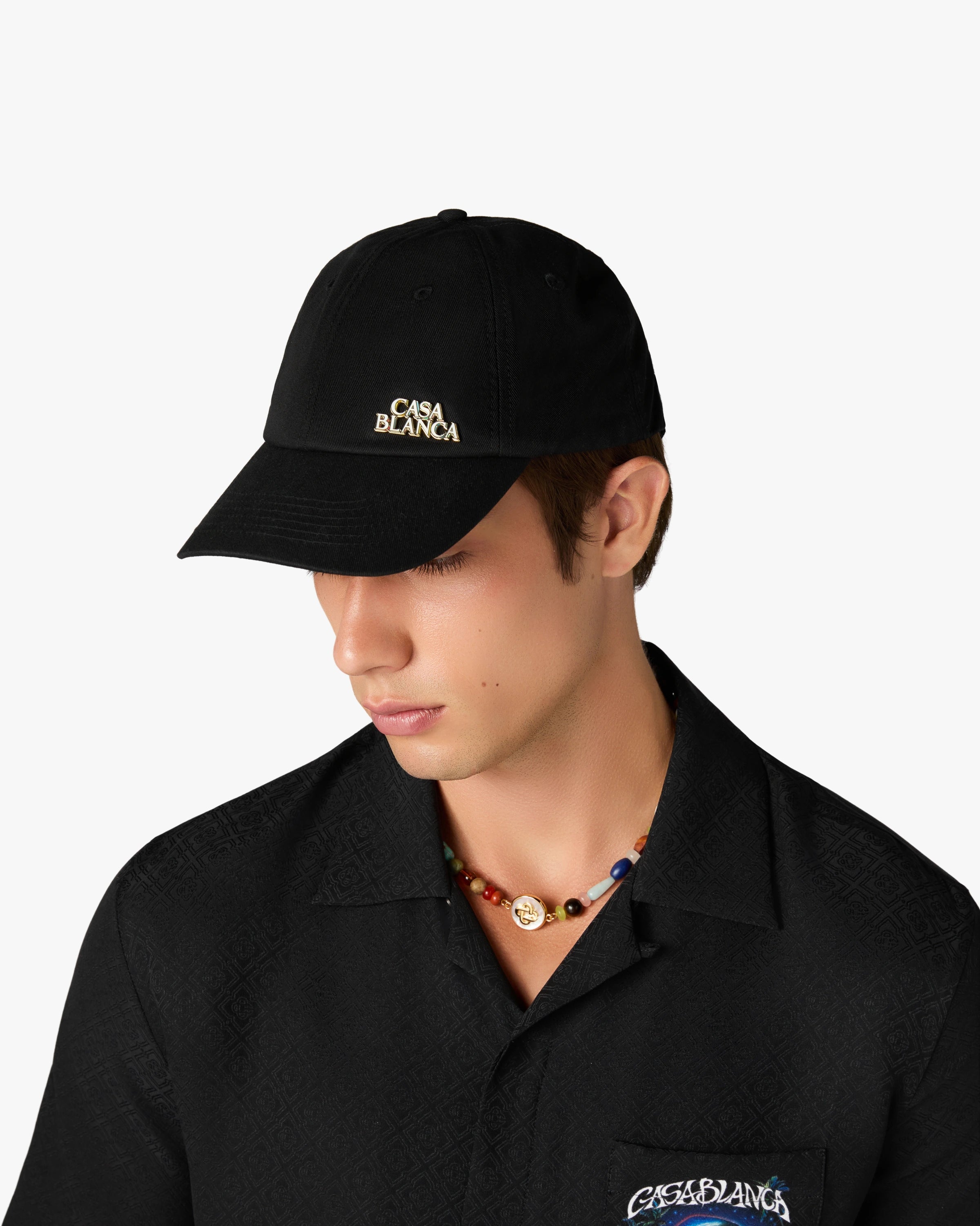 Casquette noire à rivet à logo superposé