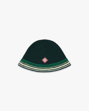 Bonnet vert en crochet à rayures