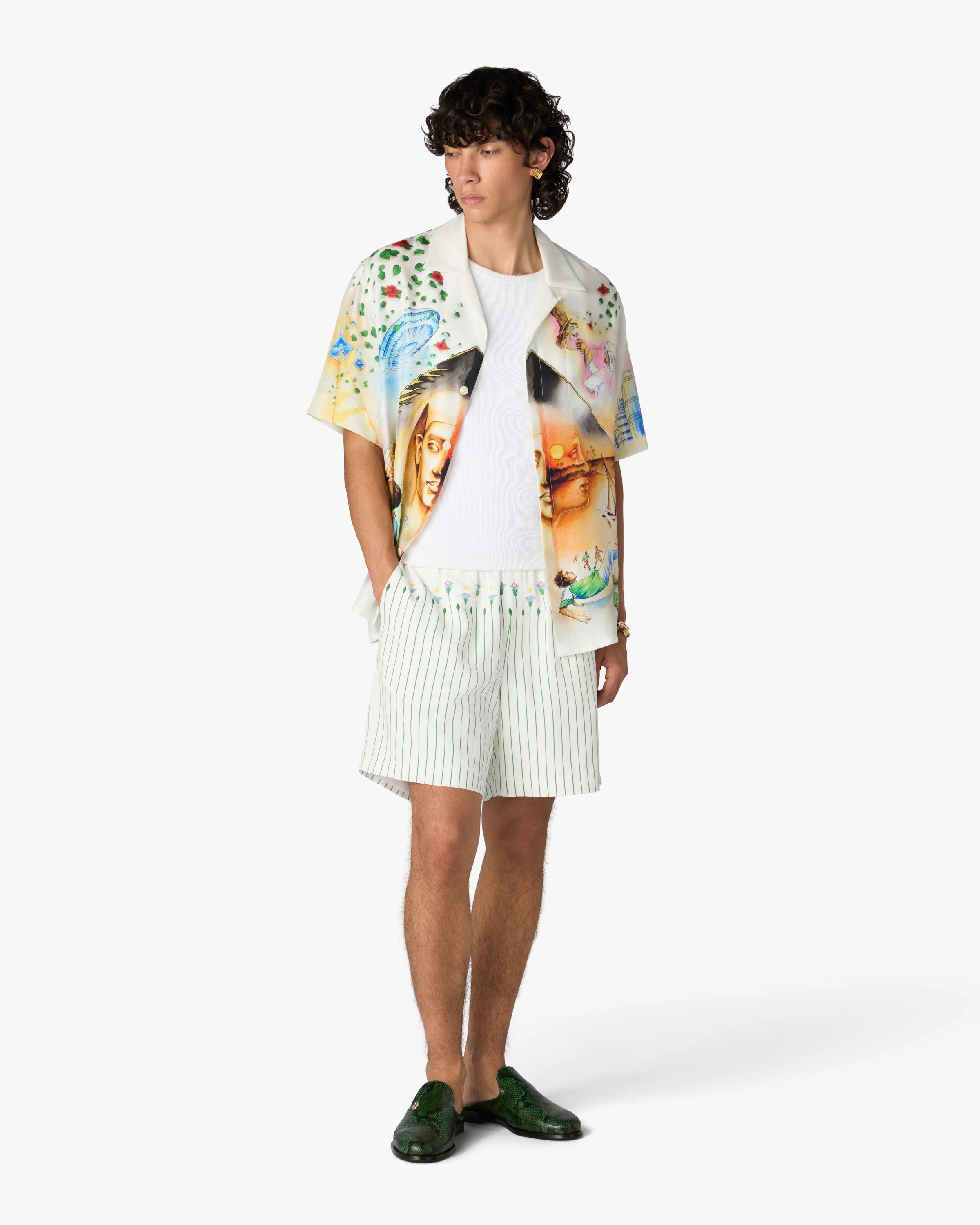 Short sportif vert en lin à rayures et à fleurs