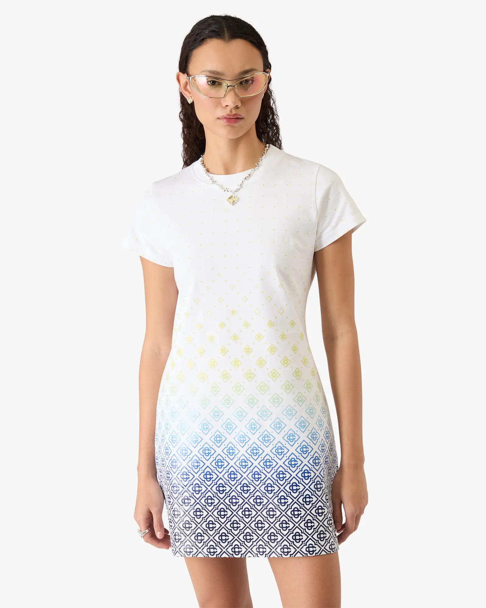 Robe T-shirt blanche à monogramme dégradé