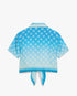 Chemise courte en soie bleue à monogramme dégradé et nœud