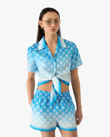 Chemise courte en soie bleue à monogramme dégradé et nœud